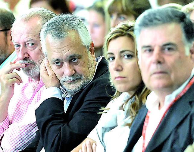 Griñán no acude al congreso y se evita contemplar la fractura interna en Sevilla