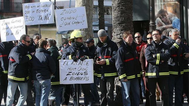 Los bomberos protestan por la falta de personal