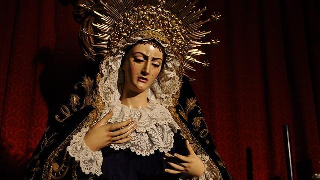 «El rostro de la Virgen del Mayor Dolor estaba partido en cuatro trozos»