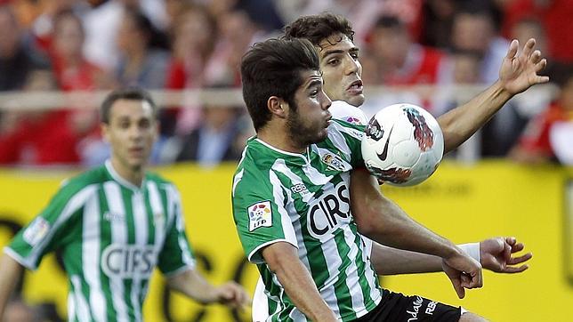 El Betis se lleva el derbi en Nervión