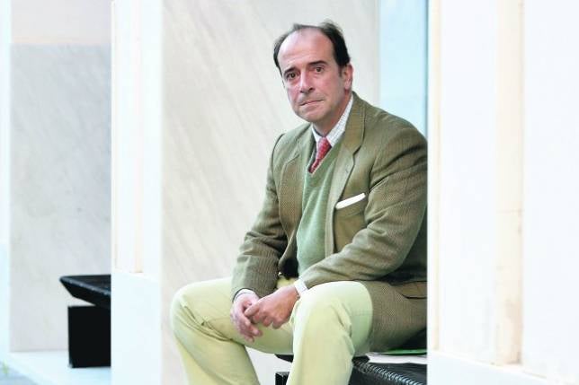 El PSOE reprocha a un adjunto al Defensor que escriba en ABC