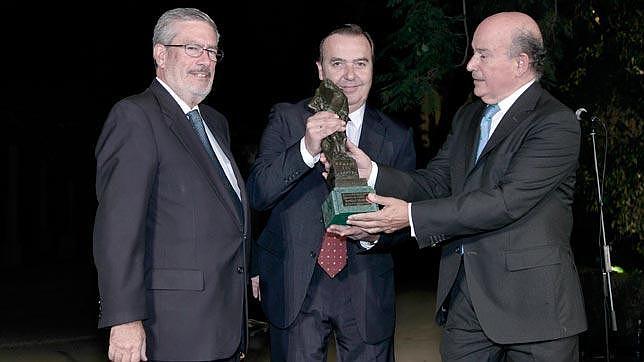 Manolo Franco recibe el premio «Compás del Cante» de la Cruzcampo