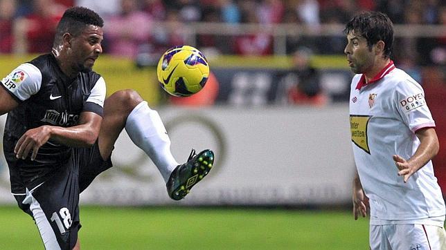 Nervión estalla con la derrota ante el Málaga tras una gran primera parte