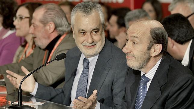 Griñán defiende la «transparencia» del PSOE en los ERE