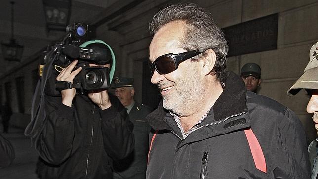 La Guardia Civil busca un zulo con dinero y documentos en el pueblo de Lanzas