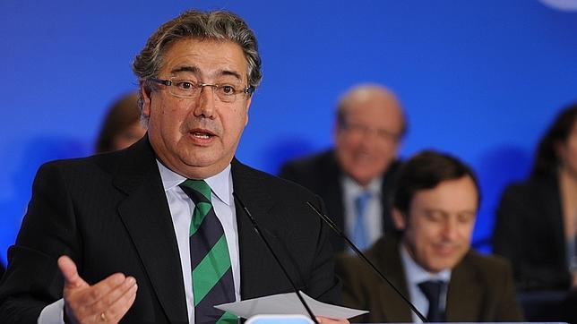 Zoido pide a Griñán que aclare por qué no modificó el procedimiento de los ERE