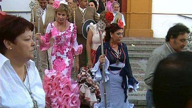 La líder del PSOE de Los Palacios cargó sus trajes de flamenca al Ayuntamiento