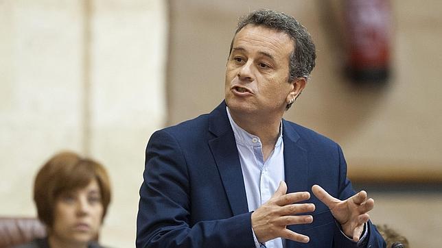 El portavoz de IU llama a Zoido «asustaviejas» por criticar el decreto contra los desahucios