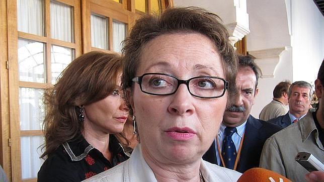 El despacho del marido de Aguayo facturó 403.000 euros por contratos «a dedo»