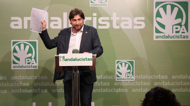 La oposición denuncia a Sanz y Carmona por malversación