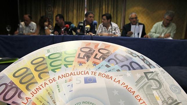 Sindicatos de la Junta ven un «despropósito» el recorte en las pagas extras