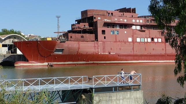 El barco «fantasma» del puerto de Sevilla