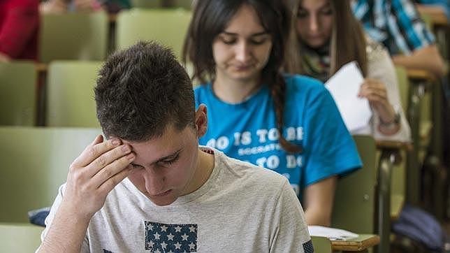 El PP atribuye a la Junta la idea de que «los universitarios andaluces son los más torpes»