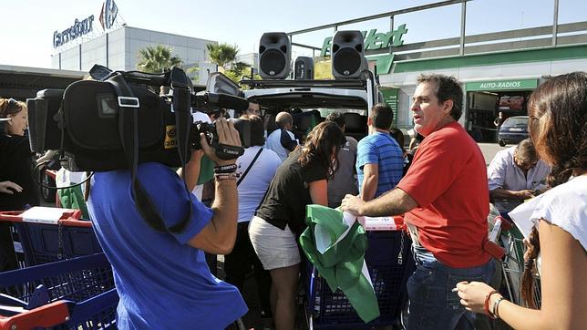 La patronal: «El SAT asalta a quien dona excedentes para el Banco de Alimentos»