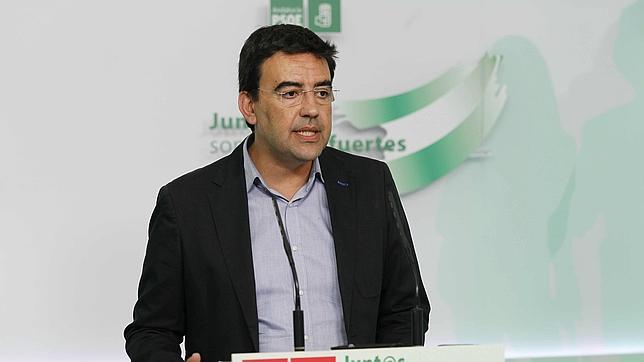 Jiménez admite el «impacto duro» en el PSOE-A del auto de Alaya