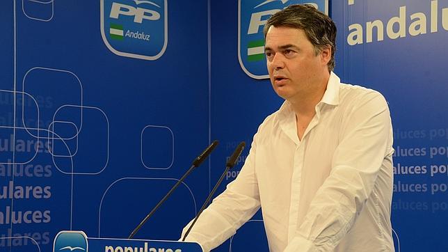 «La Junta podría ahorrar 1.200 millones en "grasa" de la administración paralela»