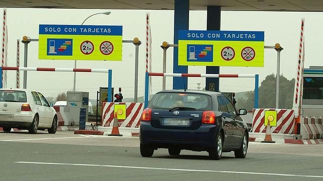 La consejera de Fomento cree que «ya va siendo hora» de suprimir el peaje de Cádiz