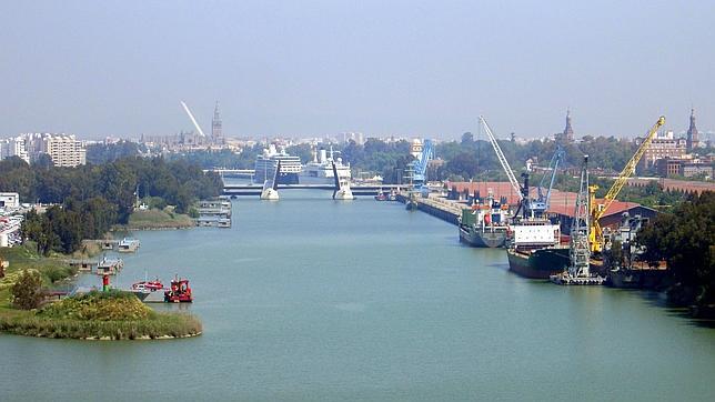 El puerto de Sevilla abre un concurso para explotar los astilleros