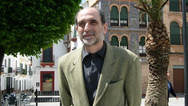 Carmona reconoce al historiador y archivero Antonio García Rodríguez