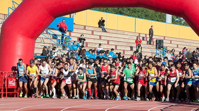 Unos 1.600 corredores participan este domingo en la Media Maratón de Dos Hermanas