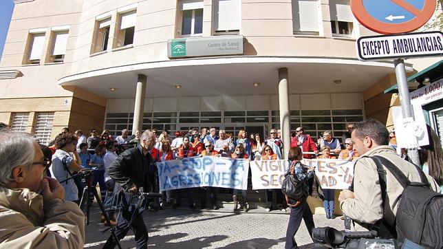 La Policía revisa las cámaras para detener a los agresores de los médicos