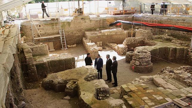 Zoido propone volver a enterrar el Patio de Banderas hasta que haya dinero