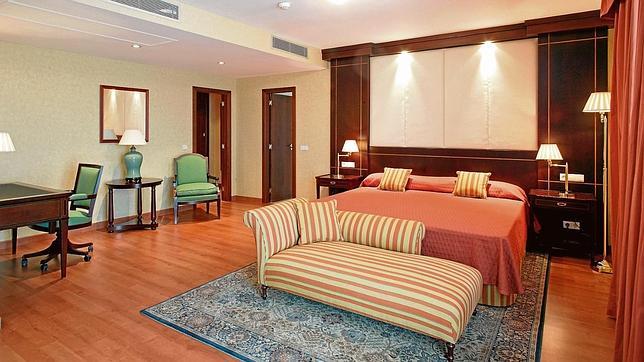 UGT-A pagó una suite de lujo con sauna a Méndez con dinero de la Junta