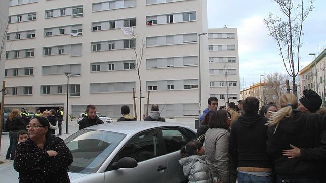 Las corralas dan un paso más y pasan a ocupar pisos de Emvisesa