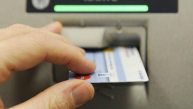 Los bancos encarecen las comisiones un 20 por ciento en tan sólo dos años, según Ausbanc
