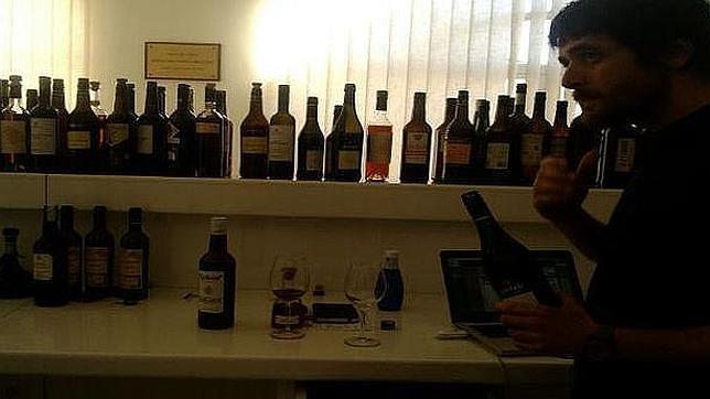Los catadores de la guía Peñín prueban 200 vinos del Marco de Jerez