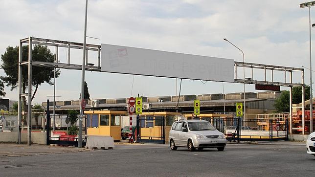 Entrada a la empresa Mercasevilla, origen del fondo de los ERE