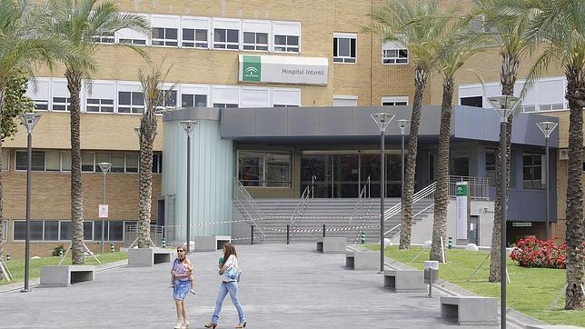 Investigan la presencia de amianto en el área infantil del Virgen del Rocío