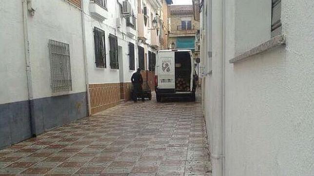 Leña en furgonetas del Ayuntamiento para el señor afín al PSOE