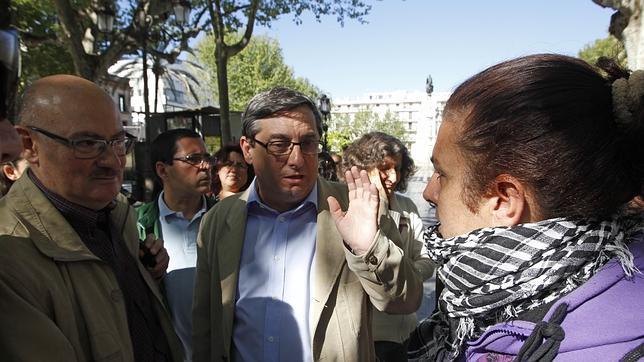 Plataformas antidesahucios okupan pisos en Madrid en apoyo a La Corrala de Sevilla