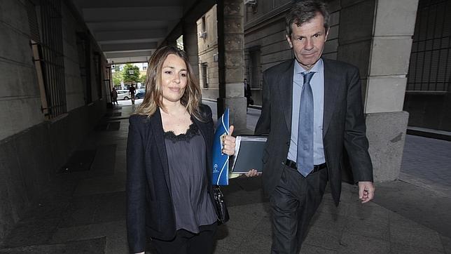 La expresidenta de Invercaria dice que demandó a la diseñadora Juana Martín