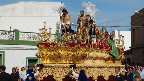 Triunfante paso de la Presentación al Pueblo por las calles nazarenas