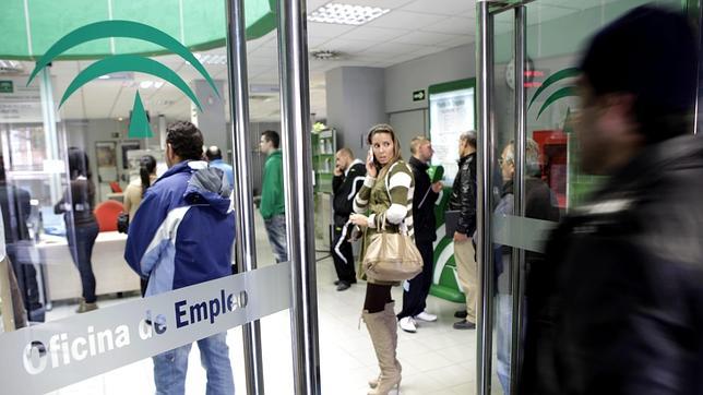 La Junta sólo oferta 70 cursos a parados en toda Andalucía en plena investigación