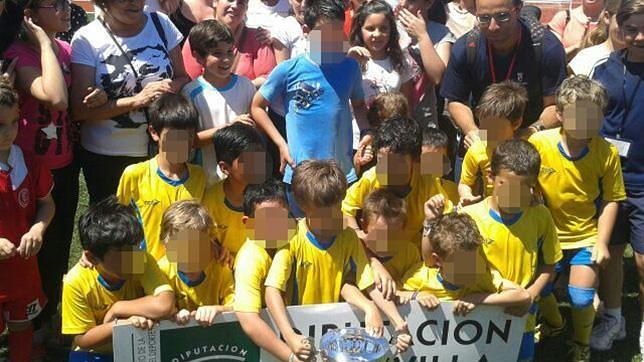El equipo querubín de Gines, campeón del Mundialito del Aljarafe