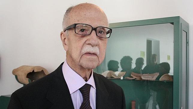 Andújar impone la medalla de oro al profesor Sotomayor