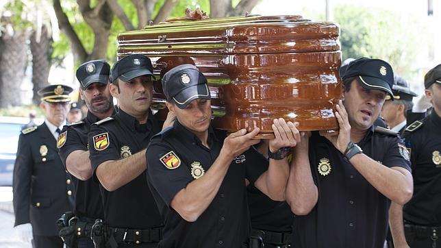 Los sindicatos policiales critican que el agente fallecido en Málaga no llevara chaleco