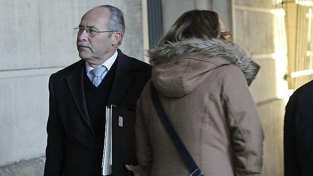 La Audiencia confirma la imputación de Juan Luque, exinterventor delegado en Empleo