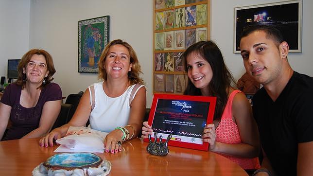 El Ayuntamiento reconoce a la joven galardonada en los Premios Buero