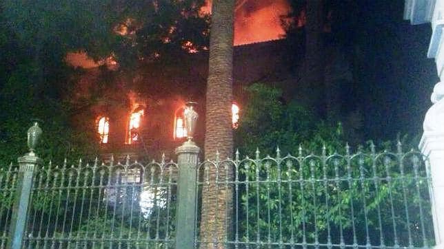 Un segundo incendio arrasa la biblioteca de la Facultad de Derecho de Granada