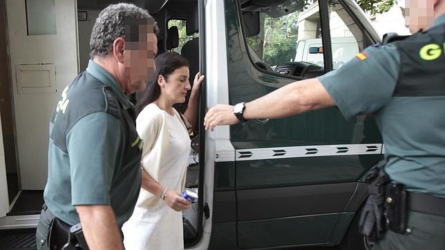 La acusada de congelar a sus bebés en Pilas niega en el juicio que ella los matara