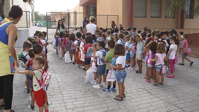 Casi 5.000 alumnos inician el curso en Los Palacios