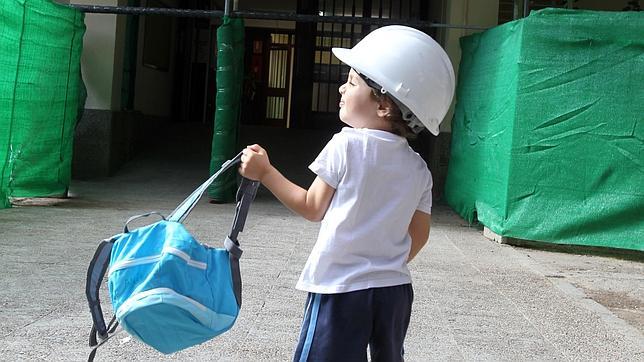 Al cole con mochila... y casco