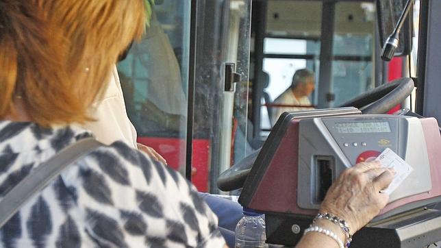 Tussam crea una tarjeta anual con un precio de 320 euros