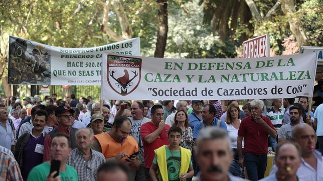 Unas 50.000 personas se manifiestan en Sevilla a favor de la caza
