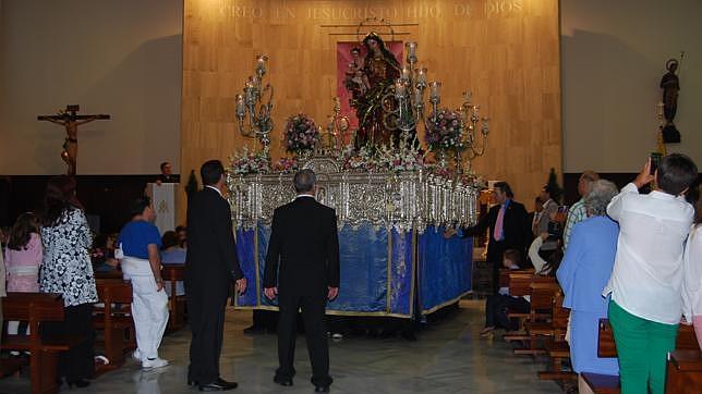 La lluvia impide la salida de la Oliva y la Virgen de la Esperanza