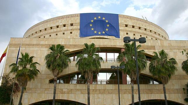 Edificio de Toretriana, sede de tres consejerías de la Junta